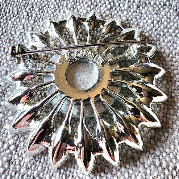 Vintage SARAH COVENTRY Flower Sunburst Brooch - Picture 2 of 3